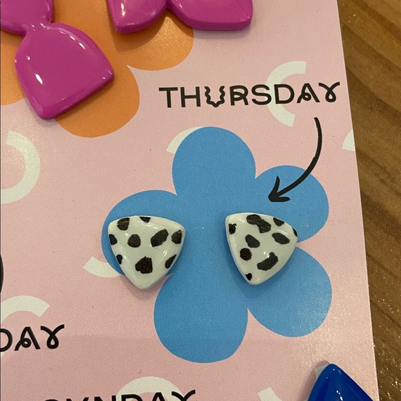 NWT - STUDS OF THE WEEK, by Night Moves Atelier - 7 pairs pierced earrings - Picture 7 of 11